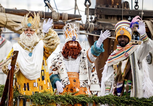 Подробнее о "Барселона встретит Трёх Королей масштабным парадом: подробная программа праздника 5 января"