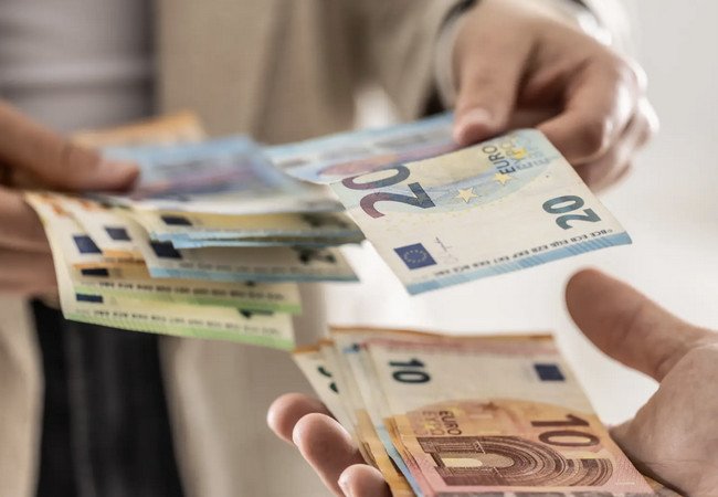 Подробнее о "С 2026 года испанские компании обязаны раскрывать зарплаты сотрудников"