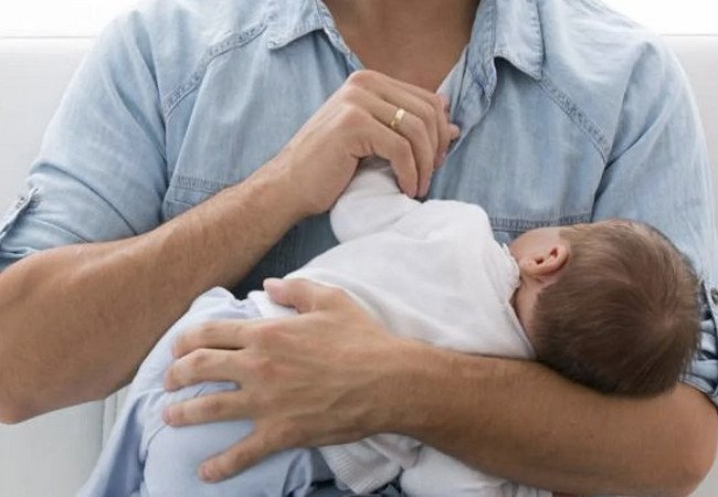 Подробнее о "В Испании с 2026 года расширят оплачиваемый отпуск по отцовству"