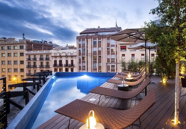 Подробнее о "В Барселоне резко вырастет туристический налог для люксовых отелей"