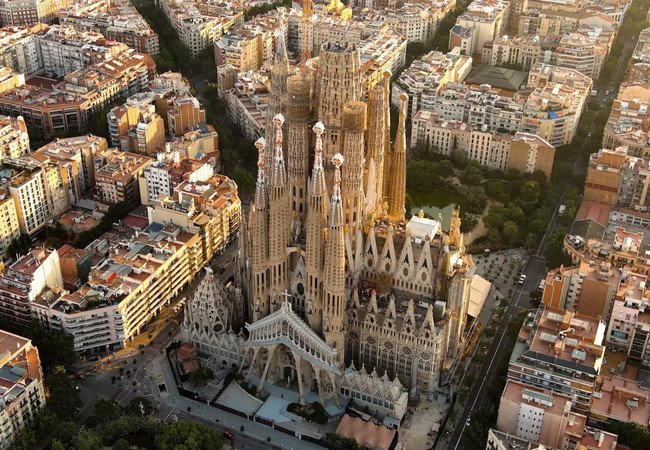 Подробнее о "Барселона объявила 2026 год Годом Антонио Гауди"