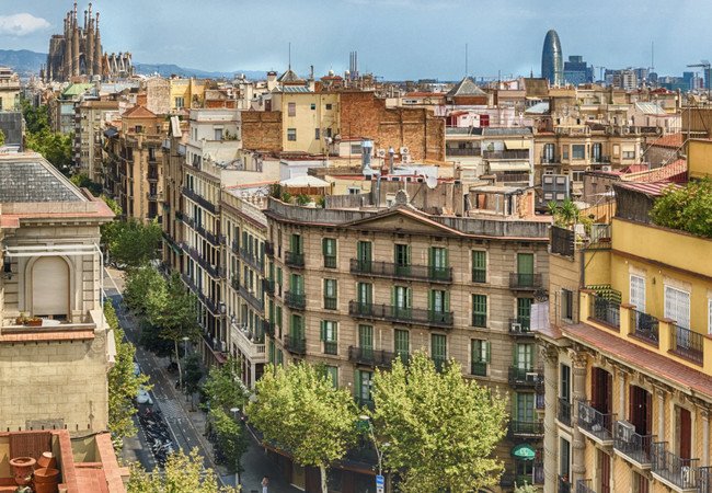 Подробнее о "150 евро за ночь и ни одной лицензии: как жильё в Барселоне превратили в теневой бизнес"