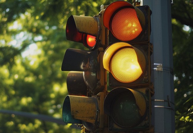 Подробнее о "Проезд на жёлтый свет в Испании: когда штрафуют на самом деле"