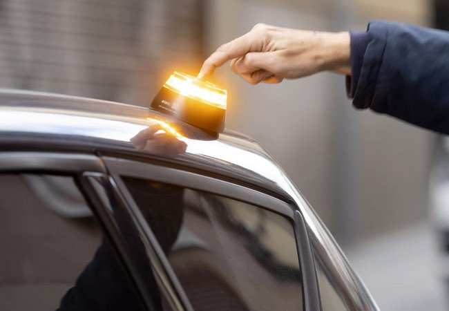 Подробнее о "Испания вводит жёсткий контроль за аварийной бализой V16: штрафы доходят до 30 тысяч евро"