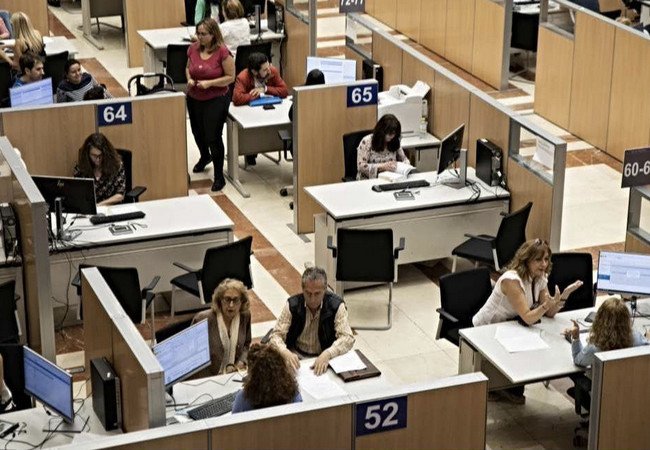 Подробнее о "Испания вводит 35-часовую рабочую неделю для госслужащих: автономии, включая Каталонию, готовятся к адаптации"