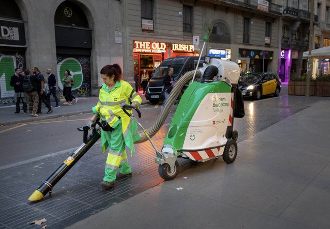 Подробнее о "Барселона усилила уборку улиц: почти две тысячи работников и десятки новых бригад вышли на маршруты"