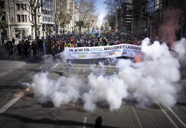 Подробнее о "Учителя Каталонии готовят волну мартовских забастовок: профсоюзы требуют срочного пересмотра зарплат и условий реформы"