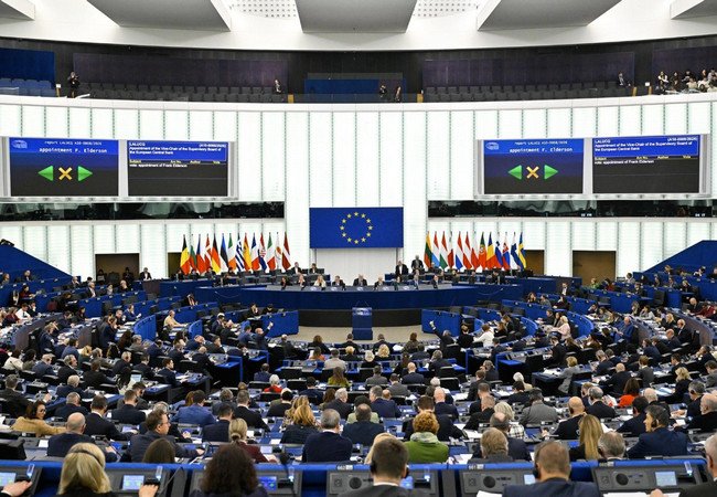 Подробнее о "Европарламент призвал ужесточить меры против захвата жилья: Испания — в числе стран под давлением"