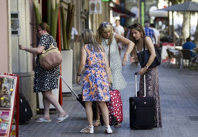 Подробнее о "Барселона заплатит за отказ от туристической аренды"