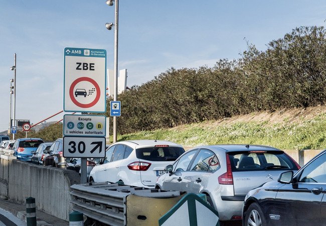 Подробнее о "Штрафы возвращаются: Барселона снова закрывает дороги для «грязных» авто"