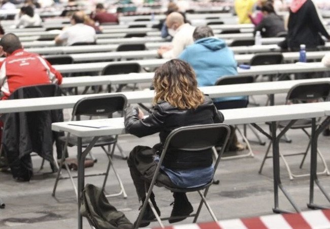 Подробнее о "Каталония вводит стипендии по 500 евро для молодых кандидатов на госслужбу"