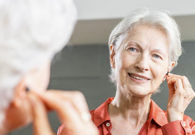 Подробнее о "Испанцам за 50 раздают слуховые аппараты бесплатно: 250 мест, но есть нюанс"