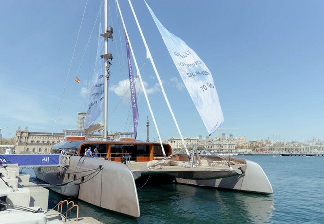 Подробнее о "В порт Барселоны прибыл плавучий музей Art Explora"